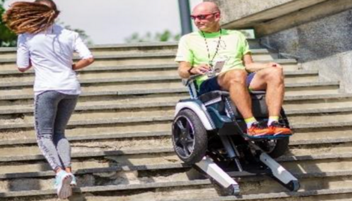 10億身障者福音：會爬樓梯的輪椅 ─ 瑞士Scewo解放輪椅族的行動限制