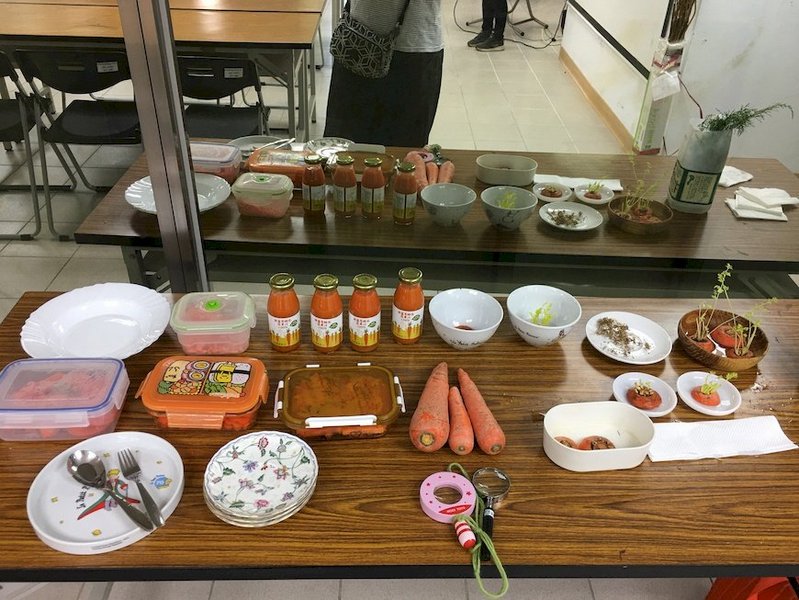 舉辦「紅菜頭，食甲健康閣好耍」課程時，帶領孩子認識各式紅蘿蔔樣貌。