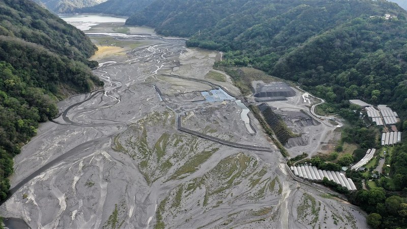 水庫阻擋了河道輸沙，造成上游淤積狀況，霧社水庫淤積率已達75%。本報資料照，孫文臨攝