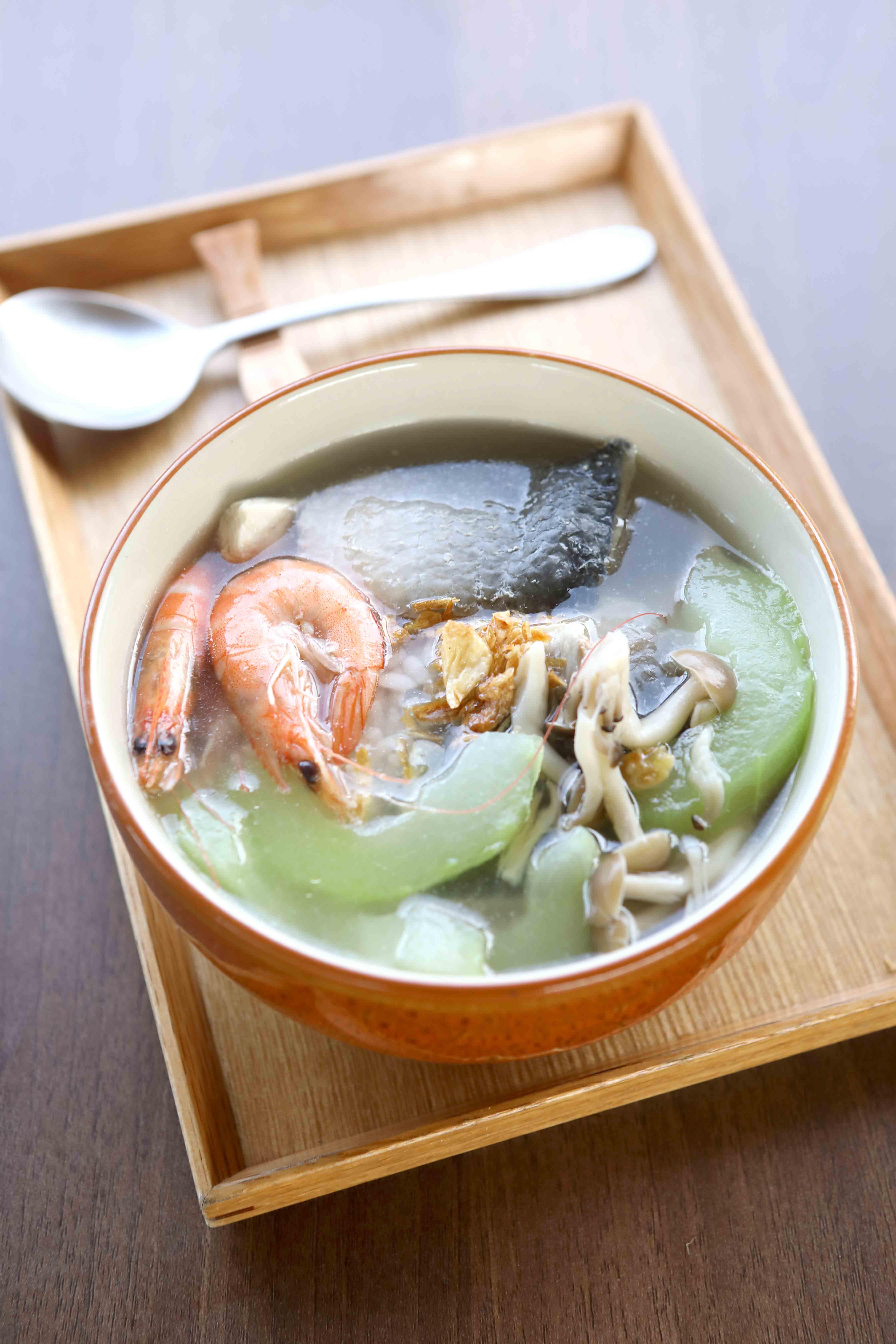 餘香咖啡餐點「海鮮粥」使用的水產類食材幾乎都來自產地，零碳足跡。