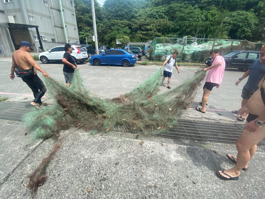 在龜山島清除的大型廢魚網